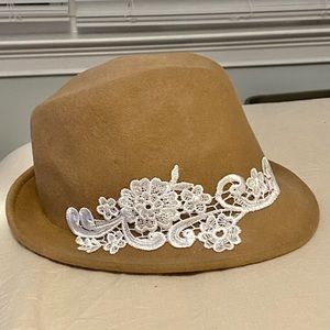 Women Kate Landry Exclusive of lace decoration Hat. Preowned, but never worn.